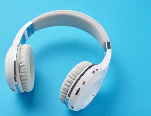 Fülhallgató és tinnitus: 6 egyszerű szabály, hogy ne a hangerő „nevelje” a fülét